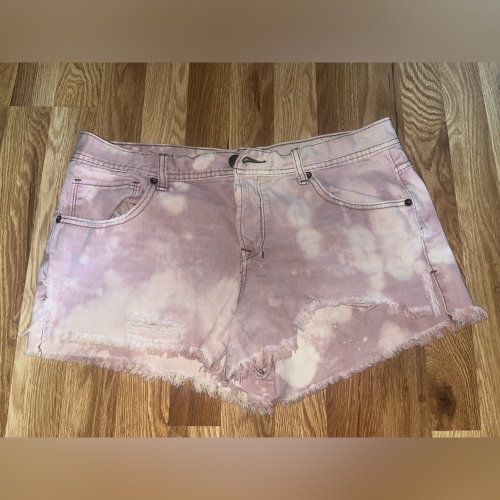 - Free people size 31 w ; Jean shorts